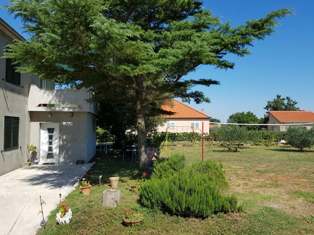 Apartment Brigitte Vrsi Exterior photo